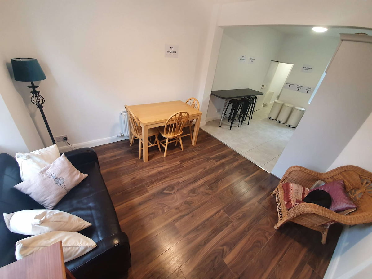 Ensuite room in a modern 4-bed apartment